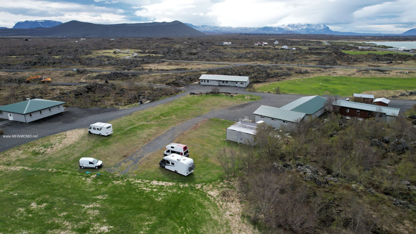 Photo prise par un drone du nord-ouest, avec le cratre volcanique Hverfjall en arrire-plan