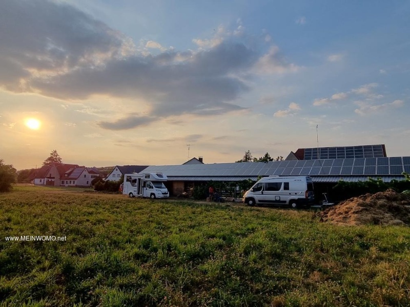    Parkeerplaatsen en zitplaatsen buiten    