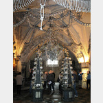 Beinhaus, knstlerische Verarbeitung von tausenden menschlicher Skelettteilen zu Dekorationszwecken