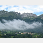 Blick auf die Auslufer der Beluneser Dolomiten, links der Monte Dolada.