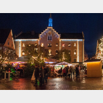 Weihnachtsmarkt am Historischen Rathaus in Hofgeismar.