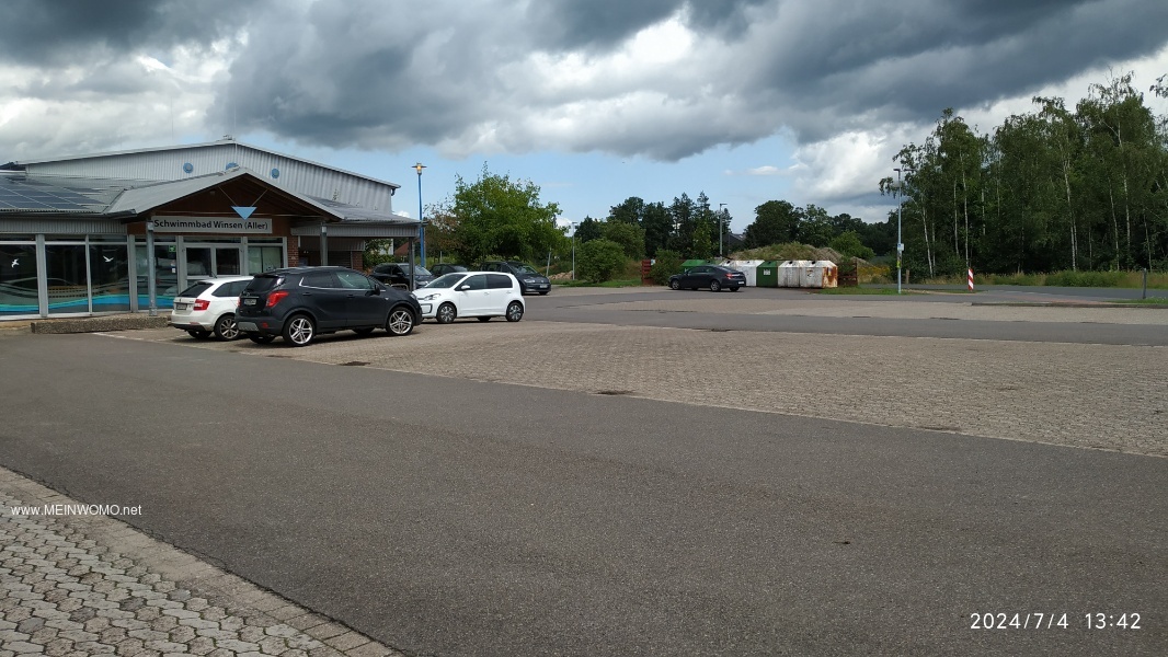 Parkeren bij het binnenzwembad in Winsen