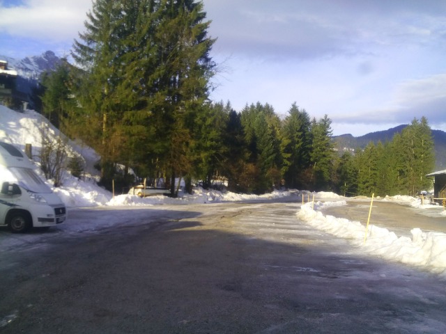 Parkplatz gegenber der Karkogelbahn im Winter.