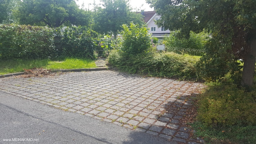  Parkeerplaats in Neukirchen.   