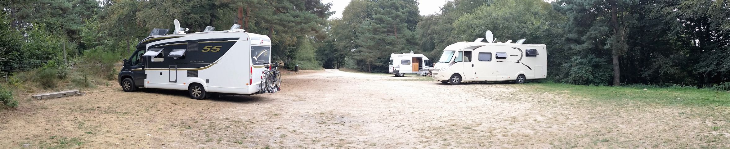 Platz der im September 2016 als Parkplatz fr als Campingcars ausgeschildert war.