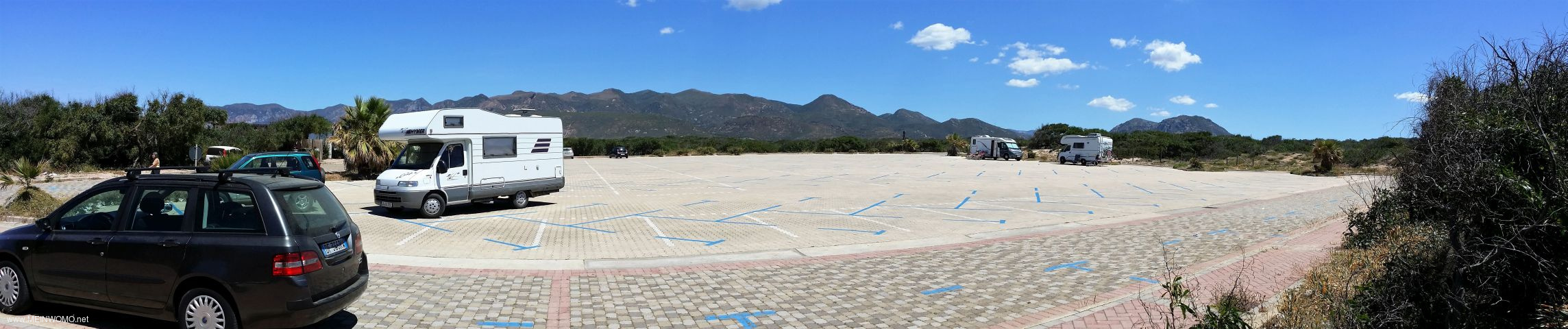 05.2017: Parkplatz im Mai noch recht leer.