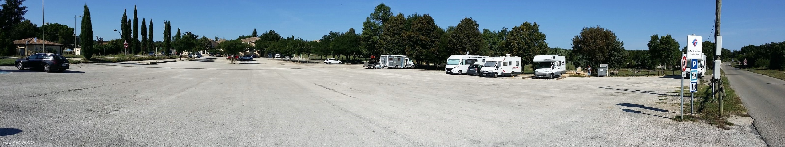  There is no parking space for motorhomes in the rear parking lot.