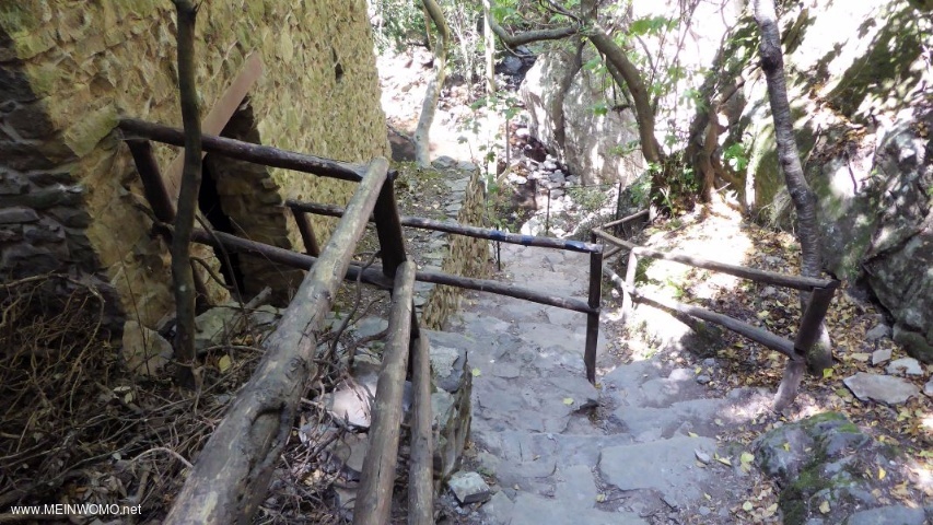 Steiler Abstieg zum Rio Mannu.