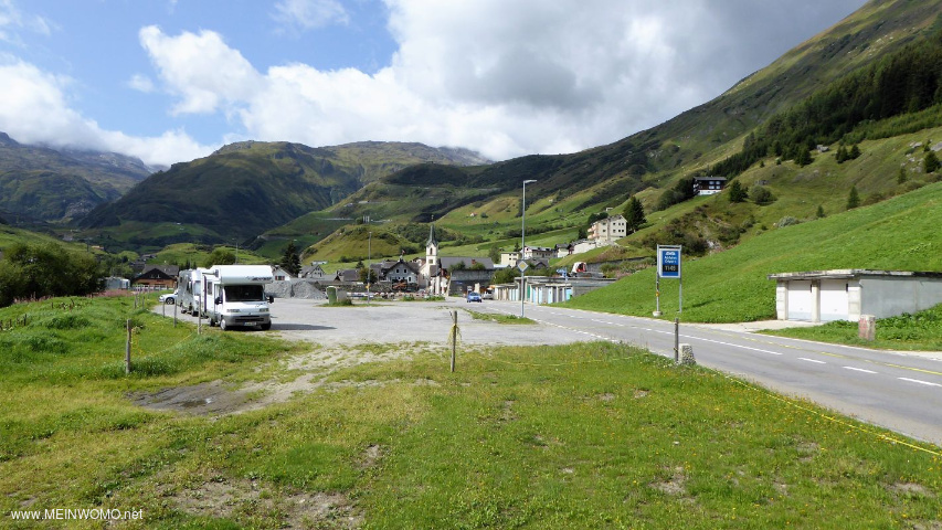  Parking in front of the entrance to the Furkapass.