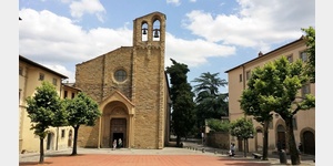 Piazza mit Kirche San Dimenico.