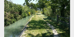 Am Kanal Canal de Carpentras.
