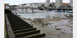 Ebbe im Hafen von Boulogne-sur-Mer