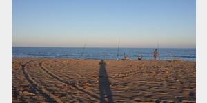 Angler am Meer bei St. Pierre-la-Mer.