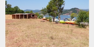 Bootsverleih am Lac du Salagou.