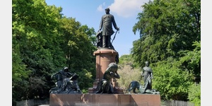 Das Bismarckdenkmal bei der Siegessule.