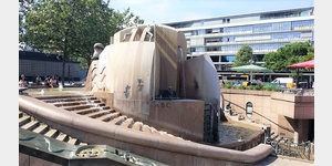 Der Weltkugelbrunnen in Berlin.