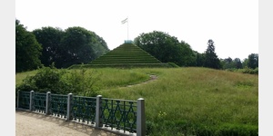 Die Landpyramide im Branitzer Park.