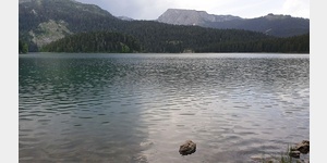 Der Crno Jezero See im Durmitor Nationalpark.