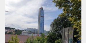 Der Avaz Twist Tower.
