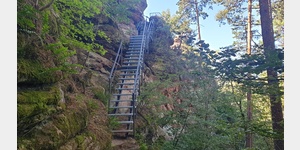 Treppe zu Aussichtspunkt Backelsetein.