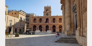 Piazza della Repubblica mit Rathaus