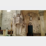 Innenruam mit Kanzel der Kathedrale von Bitonto.