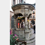 Der Sechs-Eimer-Brunnen, 1579 von Straburger Handwerker im Renaissance-Stil erbaute