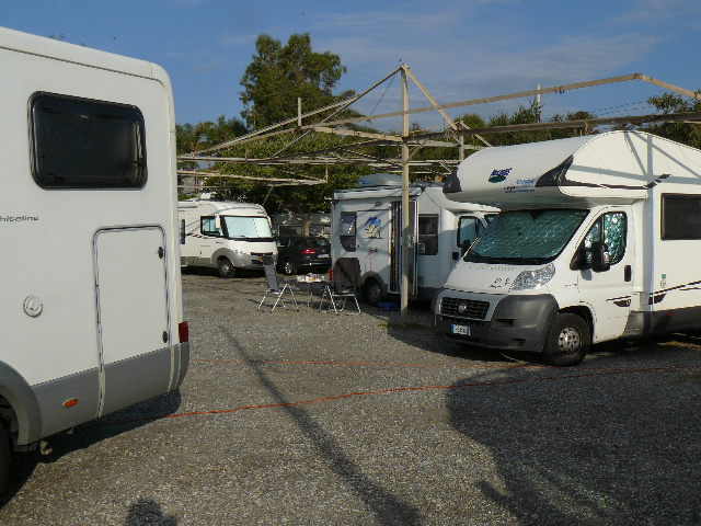 Italien, Sizilien, Camping Jonio. Es kann eng werden.