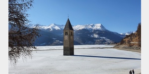 Kirchturm im eis