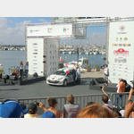 Sardinien Rally 2016 - Bild vom Startbogen mit Auto.