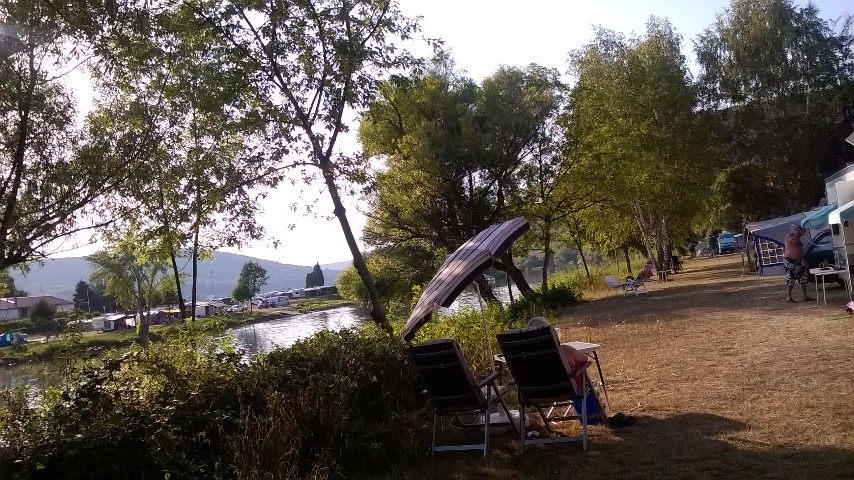 Blick ber den fr Touristen reservierten Uferbereich des Campingplatzes