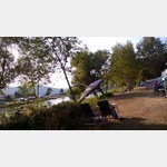 Blick ber den fr Touristen reservierten Uferbereich des Campingplatzes