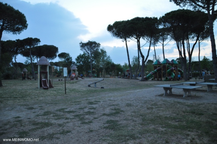  Parco giochi e asilo nido