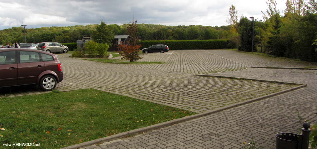 Eckartsberga het doolhof van geplaveide bezoeker parkeerplaats aan de voorzijde van het doolhof is d ...