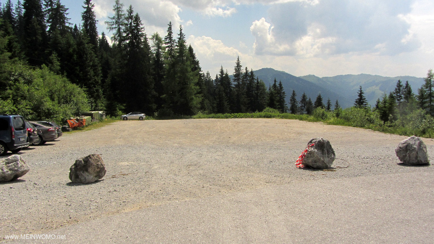  The gravel parking lot at the Rowieslift, about 300 meters below the Arthurhaus.