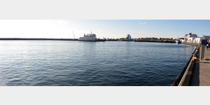 Der Hafen von Hel  von hier bzw. nach hier besteht mehrmals tglich Schiffsverkehr ber das Haff nach Gdynia, Sopot und Danzig. 