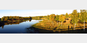Bei Nivavaara  an diesem kaum wahrnehmbaren  Ort quert die Europastrae 63 den Javarusjoki, einen kleinen Nebenfluss des Kemijoki.  Die geringen Hhenunterschiede innerhalb seines Verlaufes geben dem Fluss ein seenartiges Aussehen.