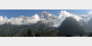 Bevor es wieder ins Tal geht hat man vom Col de la Forclaz eine sehr schne Aussicht zu den  zum Mont Blanc Massiv gehrenden Dreitausendern.
