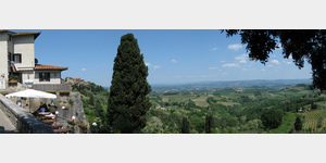 San Gimignano - Blick vom Stadttor in die Toskanalandschaft, Viale Roma, 5-29, 53037 San Gimignano Sienna, Italien