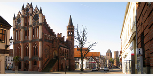 Tangermnde - Rathaus und Neustdter Tor, Lange Strae 64, 39590 Tangermnde, Deutschland