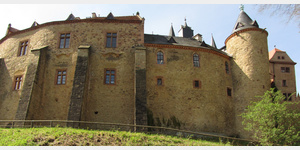 Die mittelalterliche Burg Kriebstein, Sachsens schnste Ritterburg aus der sptgotischen Zeit, betrachtet von dem kleinen Parkplatz - max. 2 - 3 Womos, der sich unterhalb der Burg befindet.