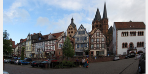 Gelnhausen, Blick vom Untermarkt auf die Trme der Marienkirche.