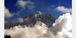 Der Mont Blanc ganz nahe. Blick vom Col des Montets auf diesen gewaltigen Berg.