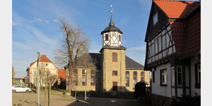 Blick von der Bckerstrae auf die Sdseite der fast 300 Jahre alten Straberger Kirche.