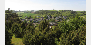 Blick vom Kalvarienberg, Bestandteil des grten Wachholder-Schutzgebietes in Nordrhein-Westphalen, auf den knapp 300 Seelen zhlenden Ort Alendorf.