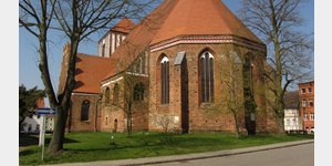 Die evangelische Stadtpfarrkirche St. Peter und Paul in Wusterhausen an der Dosse wurde ab der Mitte des 13. Jhd. errichtet. Die Altarweihe fand am Tag St. Peter und Paul (29. Juni) im Jahre 1479 statt.
