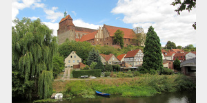 Havelberg, Blick ber den Stadtgraben zum im Jahre 1170 geweihten Dom mit der davor befindlichen Klosteranlage, die im 12. bis 14. Jhd. entstand.