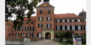 Das Schloss Eutin; die barocke vierflgelige Anlage entwickelte sich ber die Jahrhunderte aus einer mittelalterlichen Burg.