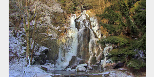 Der Wasserfall am Ortsrand von Knigshtte - von frostigen Temperaturen dekoriert. 