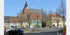 Delitzsch, Blick ber den Marktplatz zur im 15. Jahrhundert errichteten Stadtkirche St. Peter und Paul.